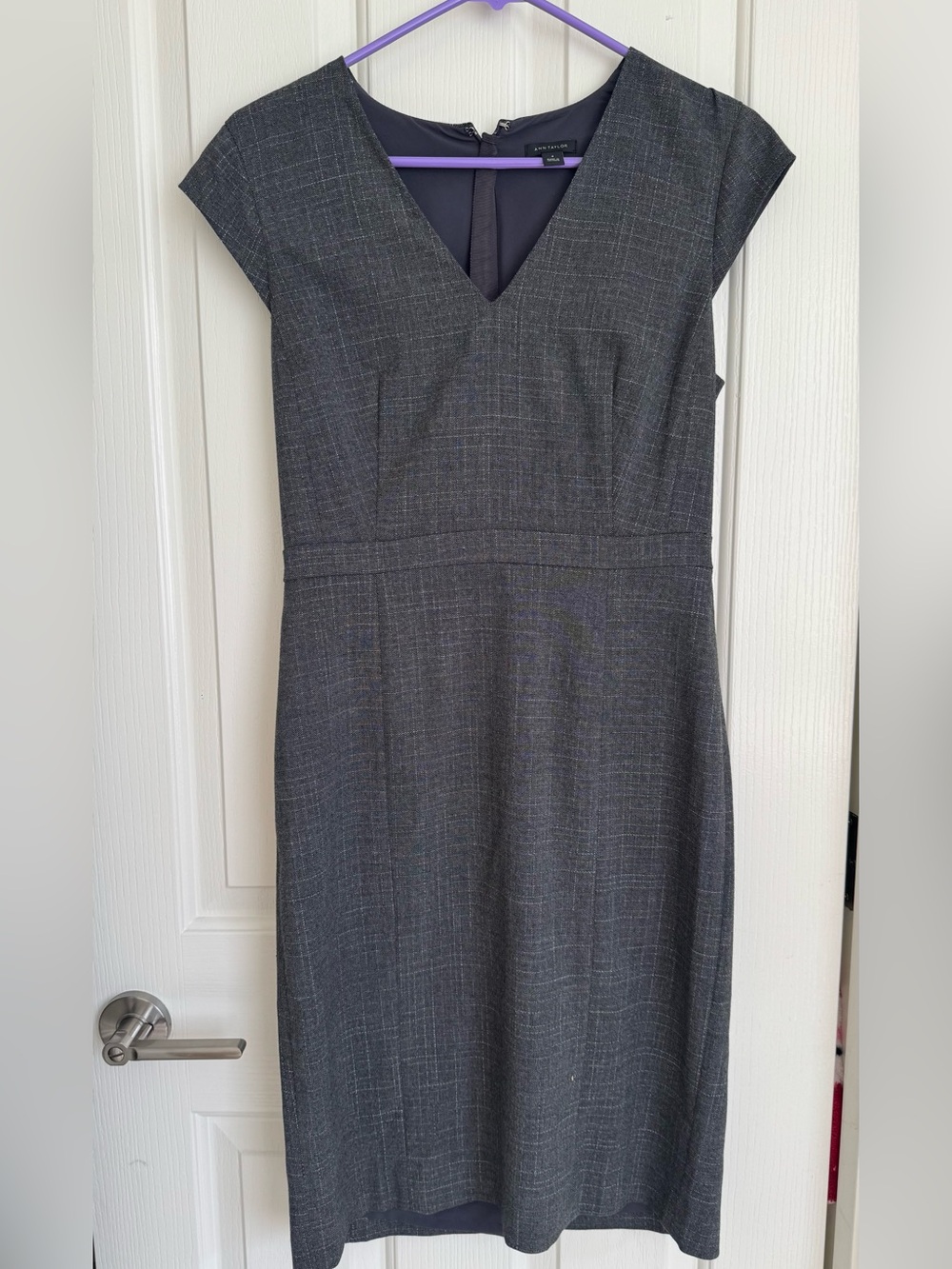 Ann Taylor Gray V-Neck Cap-Sleeve Sheath Dress
